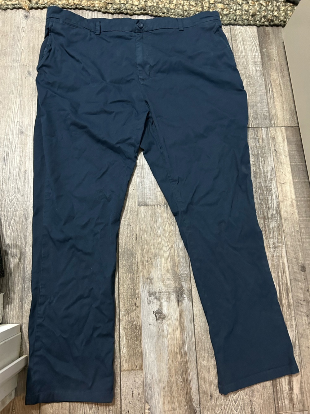 Vineyard Vines Navy blue pants 42x30